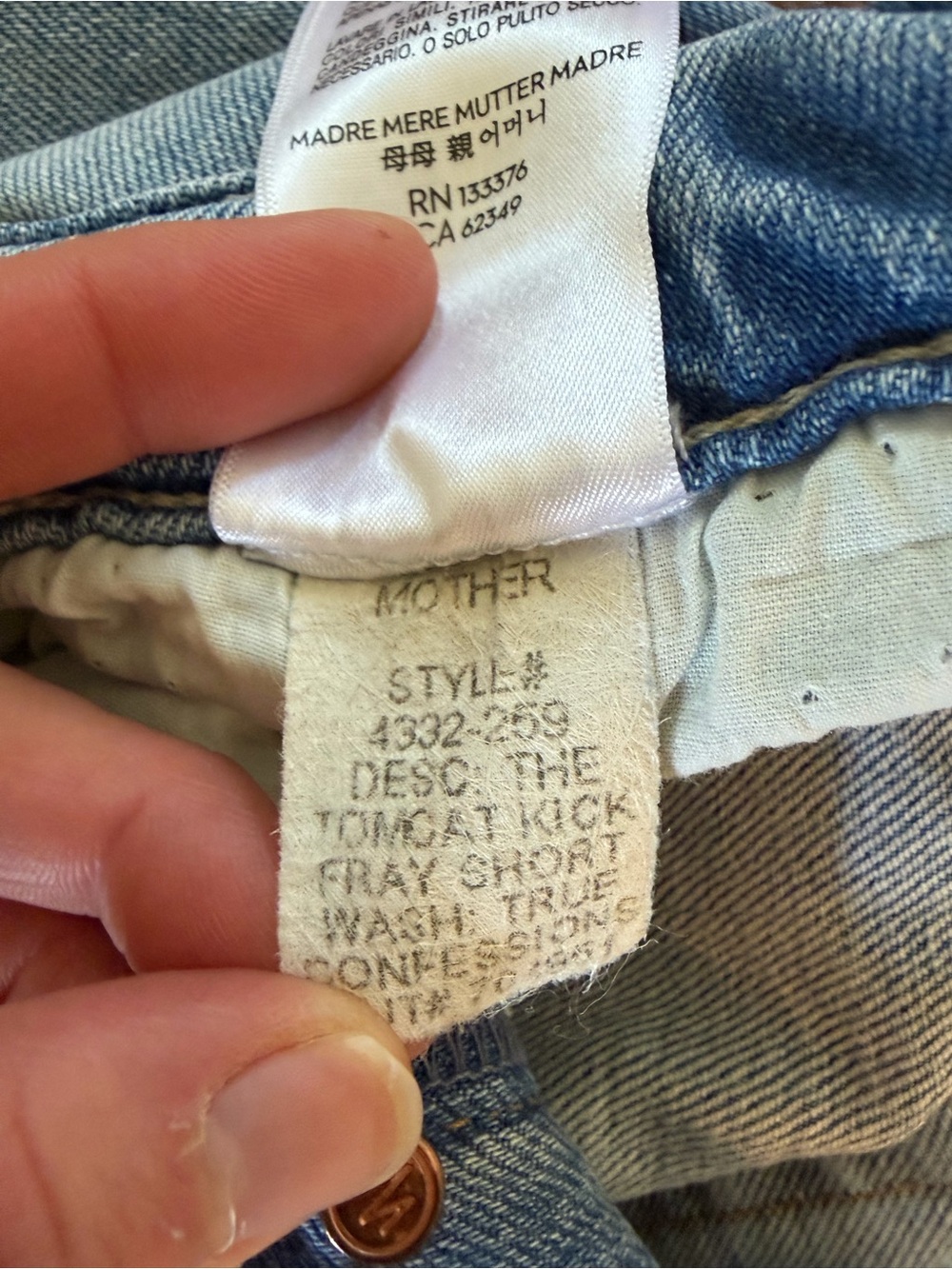 The Tomcat Kick Fray Short by MOTHER Denim- True Confessions - Picture 3 of 7